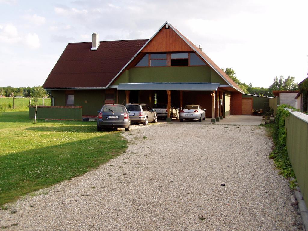 Penzion Pod Vapenkami Strážnice Bagian luar foto