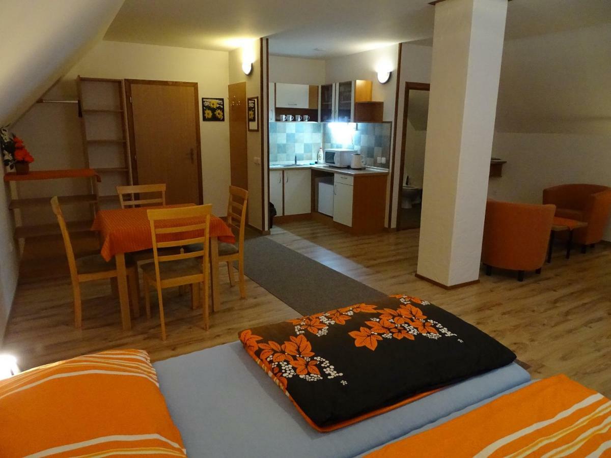Penzion Pod Vapenkami Strážnice Bagian luar foto