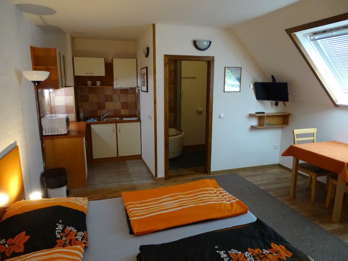 Penzion Pod Vapenkami Strážnice Bagian luar foto