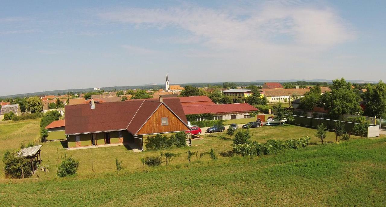 Penzion Pod Vapenkami Strážnice Bagian luar foto